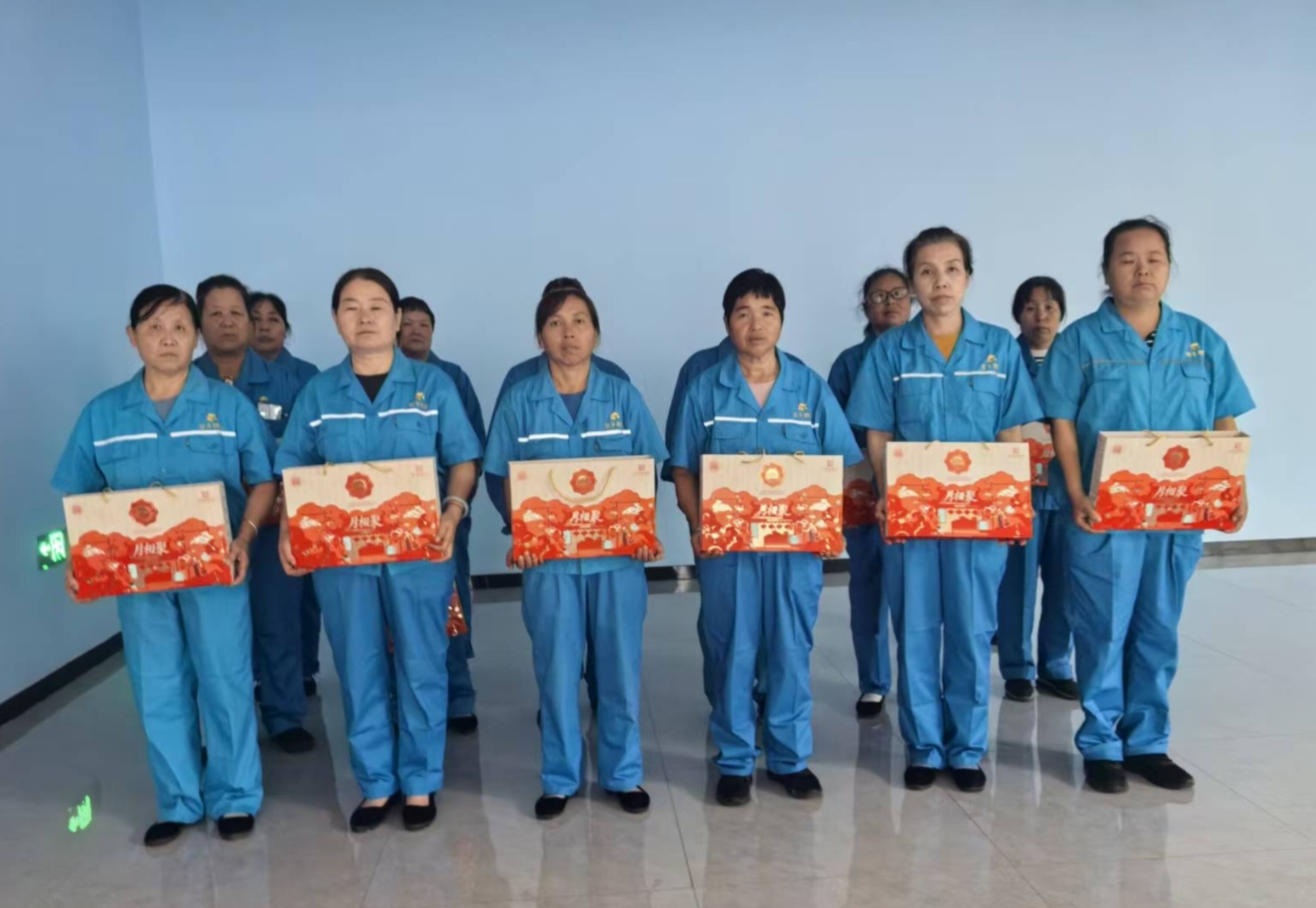 情暖中秋 心系一线｜亚丰物业为全体一线员工发放中秋福利
